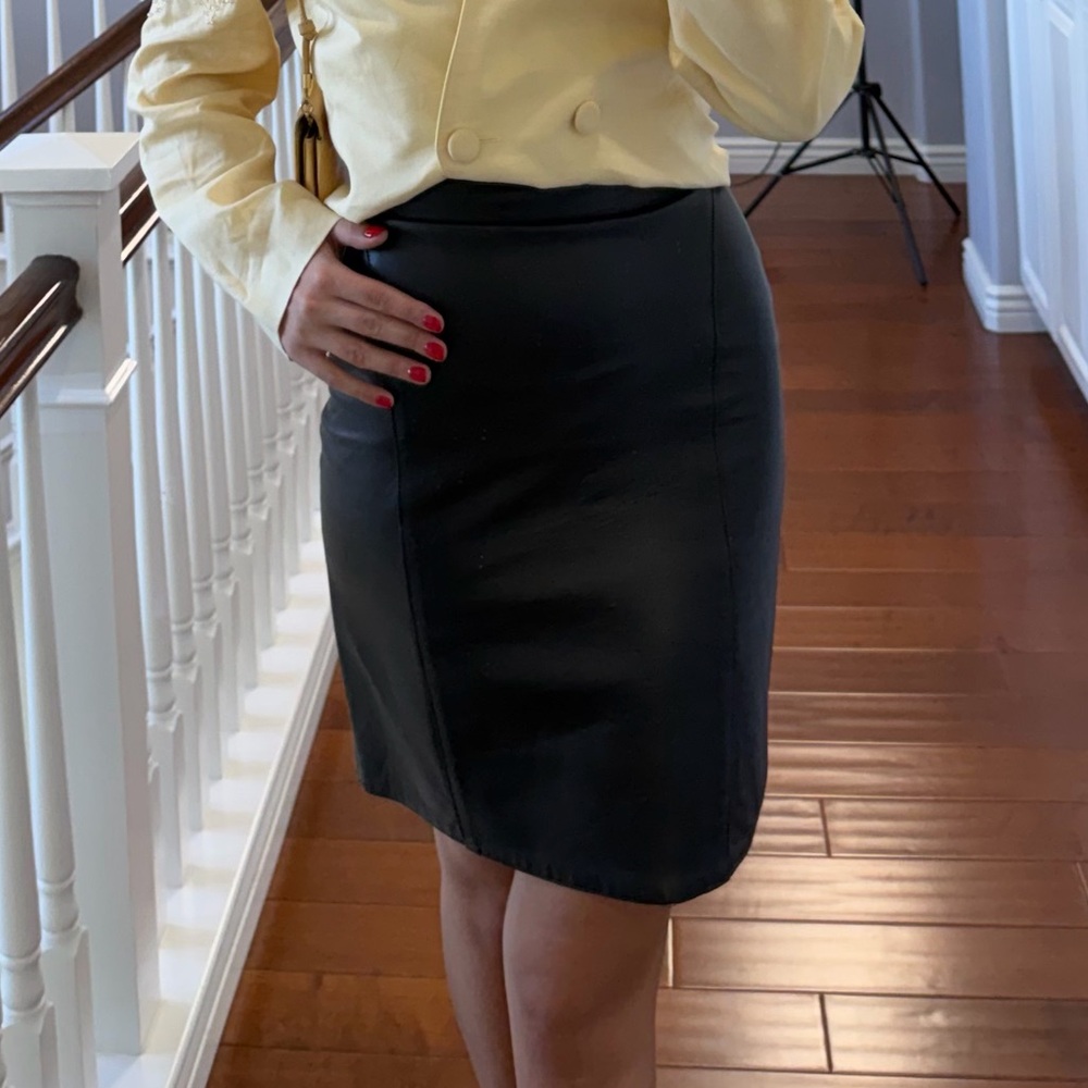 Chic Black Leather Midi Skirt - Picture 2 of 5